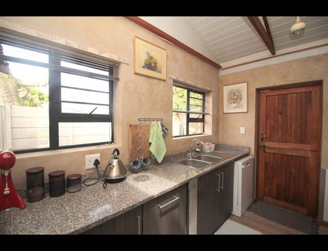 5 BEDROOM HOUSE FOR SALE IN FRAAIUITSIG